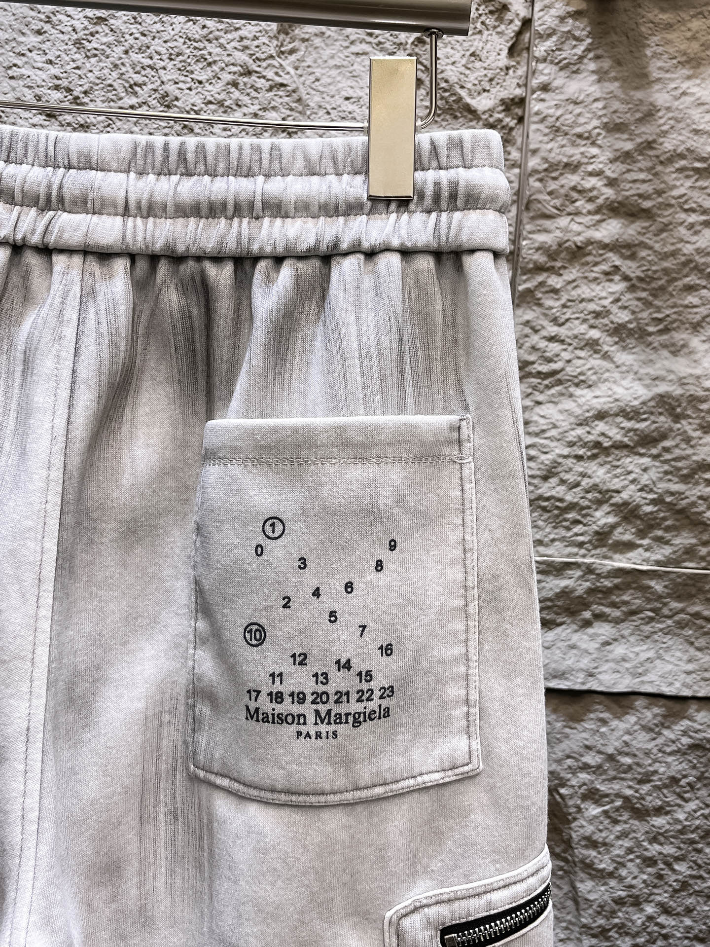   马吉拉  顶级货品🐮 🆕2025春夏新款休闲裤！官网同步发售。品牌经典LOGO休闲裤 ，定制面料，舒