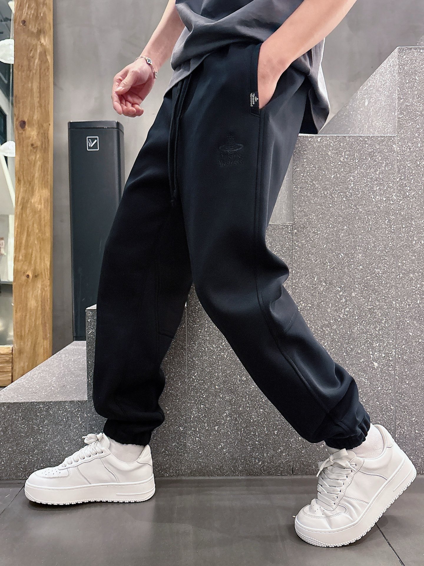 Vivienne Westwood Classic Logo Lounge Pants - Comfortable & Stylish 2 i1740649978487 2199 0 9