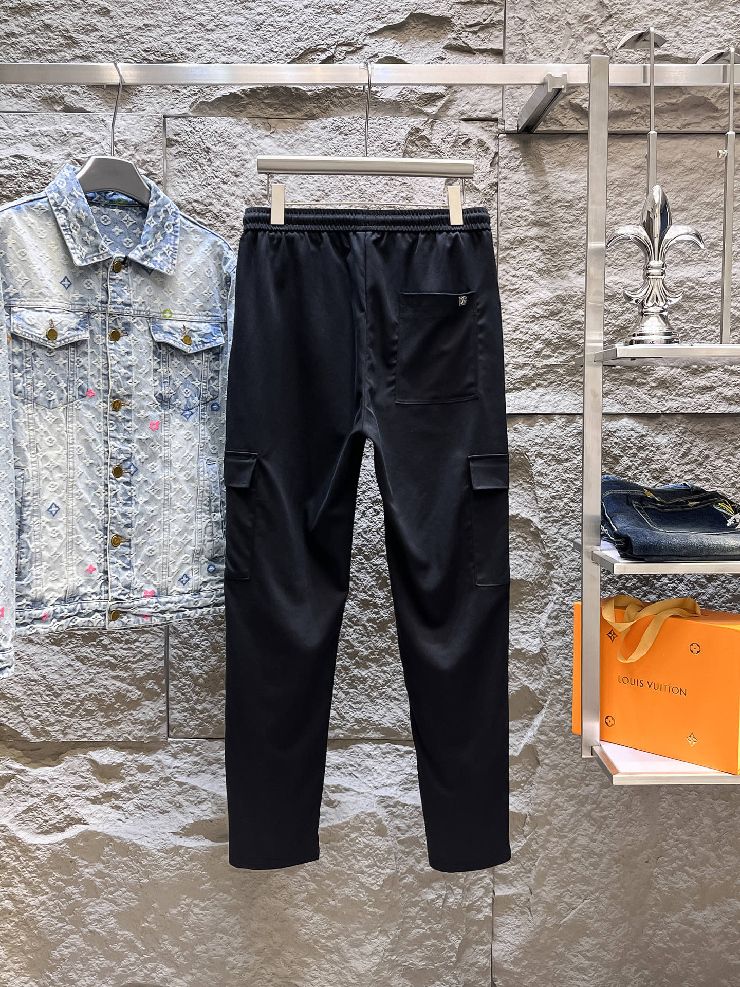   DG  顶级货品🐮 🆕2025早春新款休闲裤！官网同步发售。品牌经典LOGO休闲裤 ，定制面料，舒适