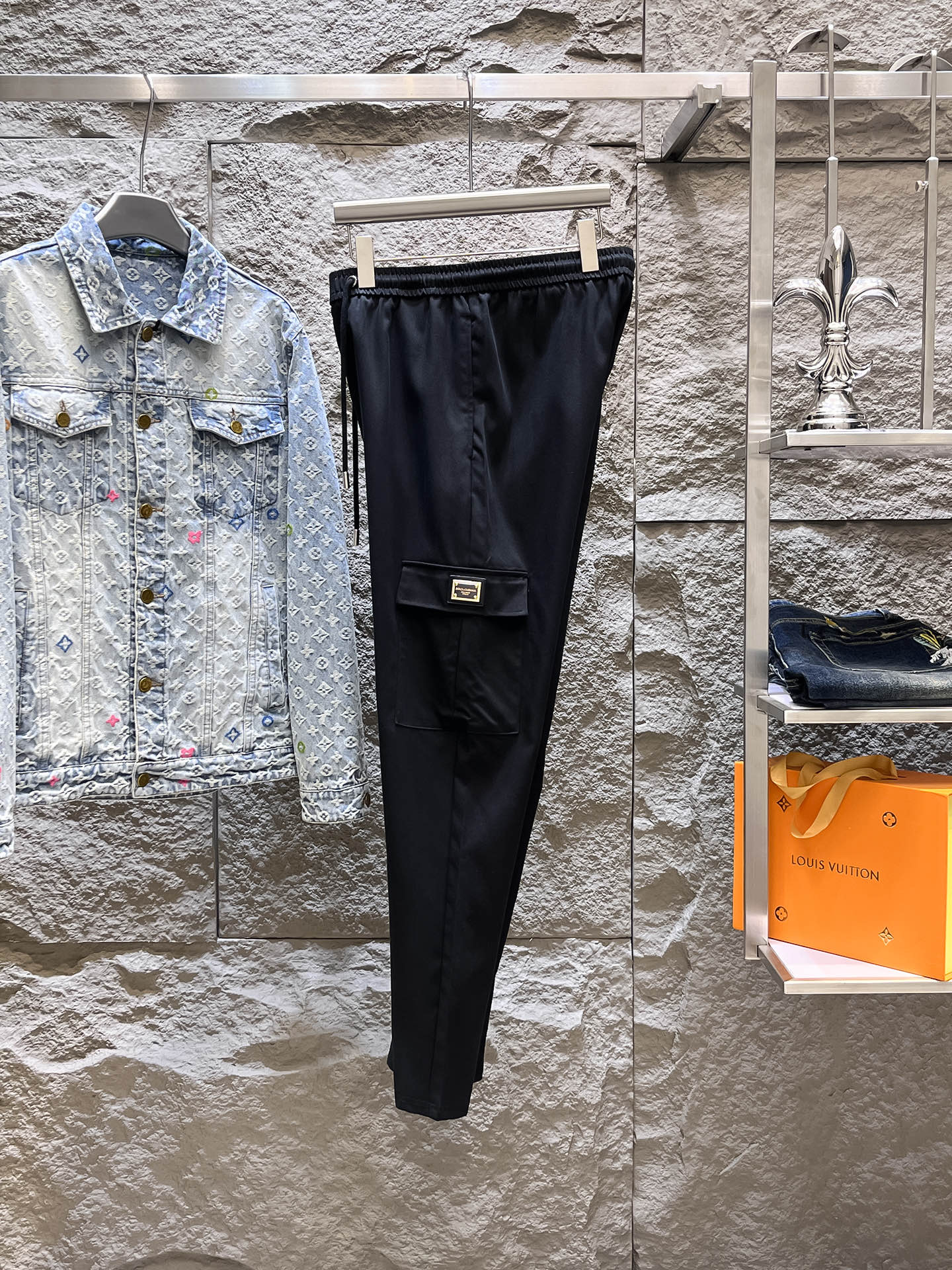   DG  顶级货品🐮 🆕2025早春新款休闲裤！官网同步发售。品牌经典LOGO休闲裤 ，定制面料，舒适