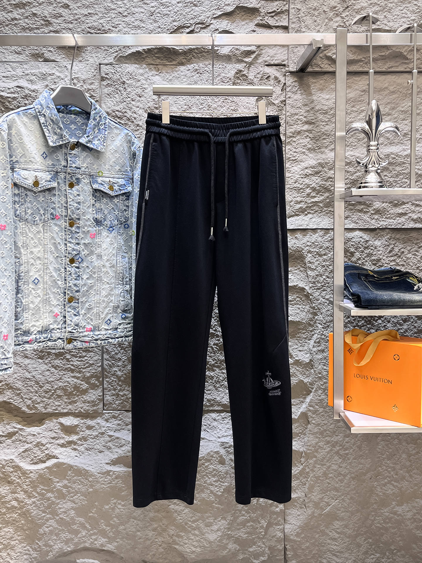   西太后  顶级货品🐮 🆕2025早春新款休闲裤！官网同步发售。品牌经典LOGO休闲裤 ，定制面料，舒