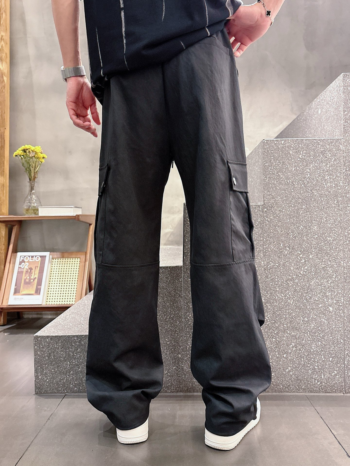 “Top Product: P600 MIU 2025 Spring & Summer Leisure Pants with Classic Logo & Custom Fabrics” - 图片 4
