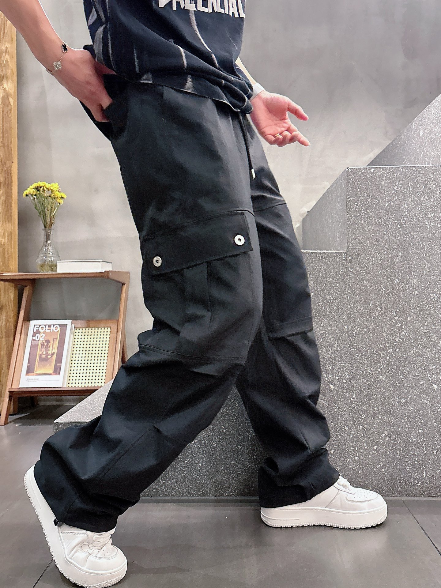 “Top Product: P600 MIU 2025 Spring & Summer Leisure Pants with Classic Logo & Custom Fabrics” - 图片 3