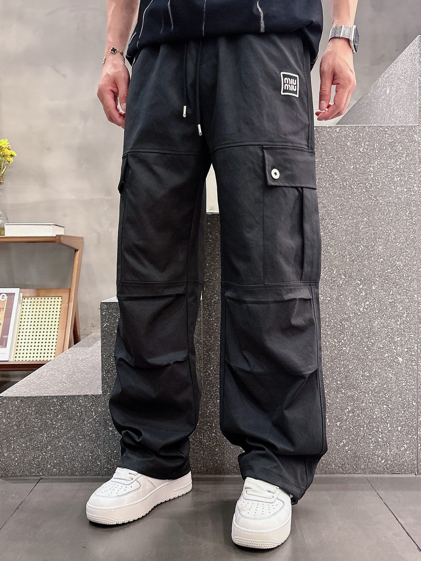 “Top Product: P600 MIU 2025 Spring & Summer Leisure Pants with Classic Logo & Custom Fabrics” - 图片 9