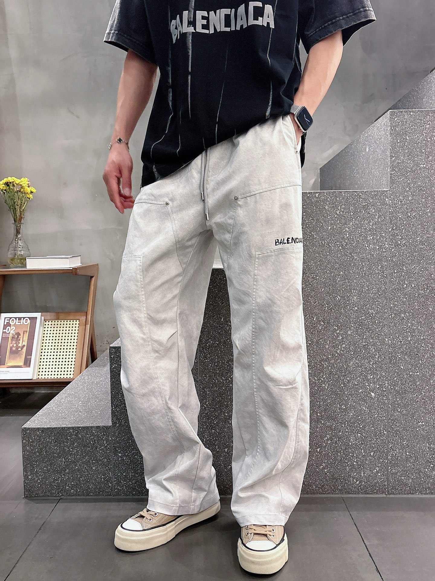 NO:141475,Balenciaga Top-notch products 2025 spring and summer new casual pants!  The official website is released simultaneously. The brand's classic LOGO casual pants, customized fabric, excellent comfort, strong hand touch. Extremely recognizable, perfect quality craftsmanship. Size M-3XL, balenciaga, alexander wang19860909巴黎世家 顶级货品 2025春夏新款休闲裤！官网同步发售.品牌经典LOGO休闲裤 ,定制面料,舒适度极好,手触感强烈.辨识度极高,完美品相工艺. 尺码M-3XL,,balenciaga,alexander wang,Men's clothing