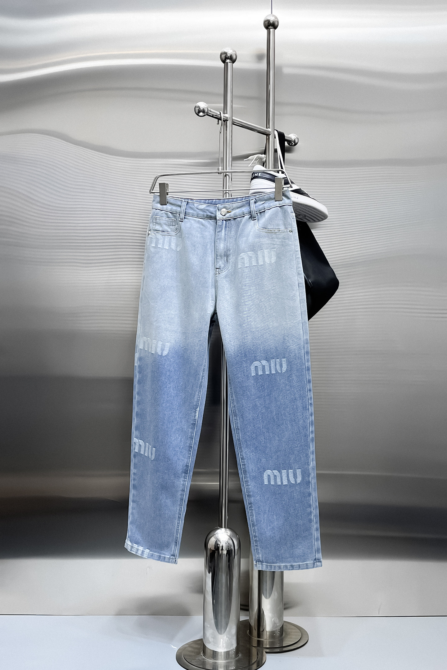 “P600 MIU 2025 New Jeans: Original Re-engineering, Classic Logo Design, Cowboy Customization Available” - 图片 1