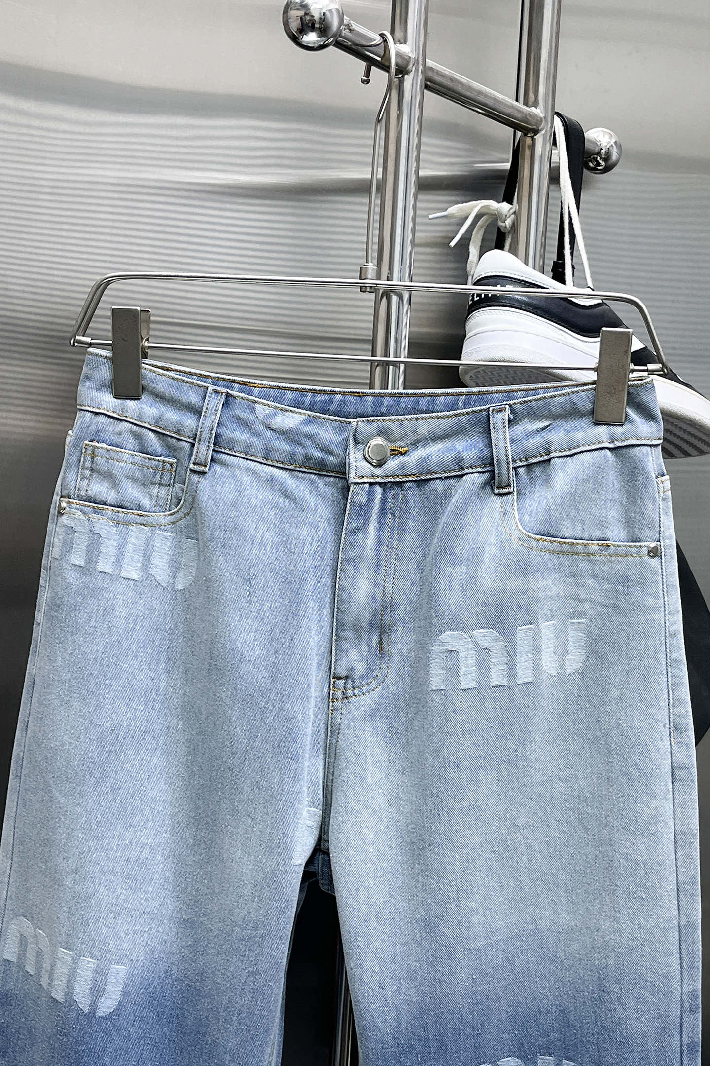 “P600 MIU 2025 New Jeans: Original Re-engineering, Classic Logo Design, Cowboy Customization Available” - 图片 3
