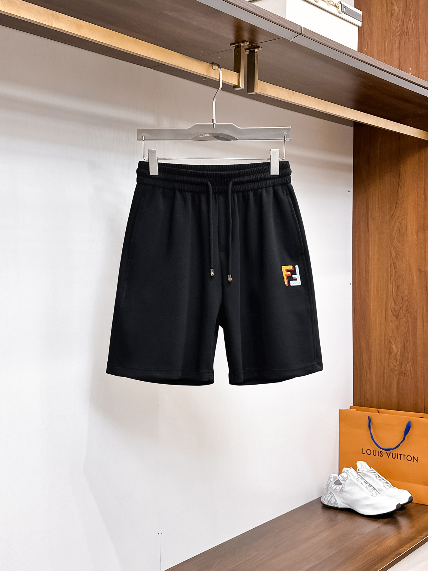 芬迪  顶级货品🐮🆕2025夏季新款休闲短裤！官网同步发售...