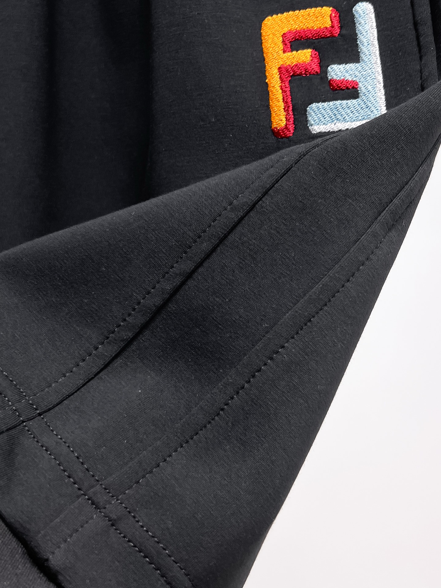 Fendi  休闲短裤服装 8