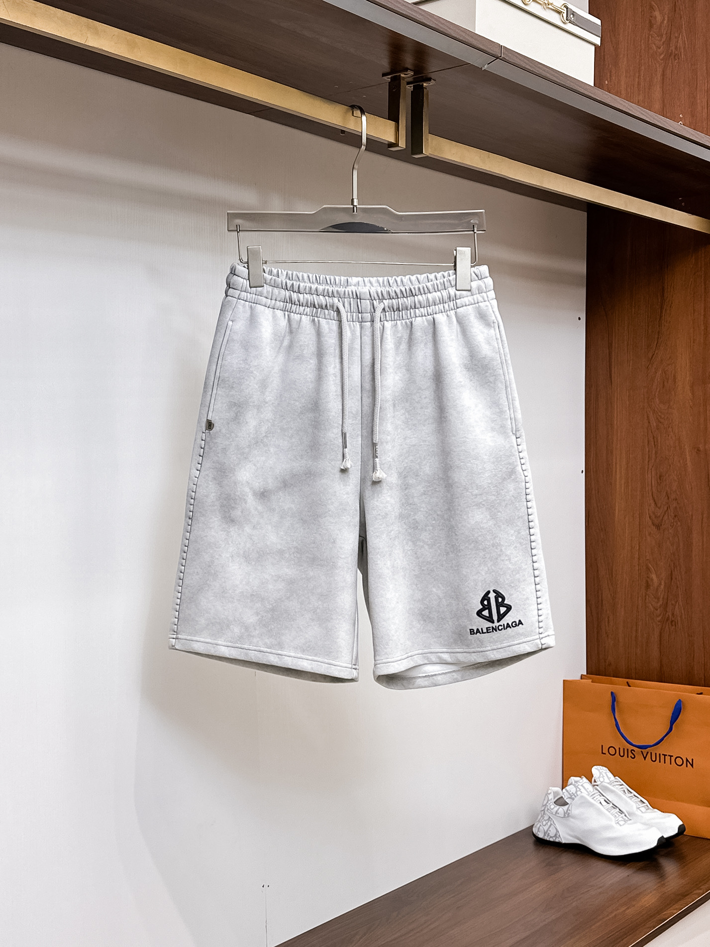 巴黎世家  顶级货品🐮🆕2025夏季新款休闲短裤！官网同步...