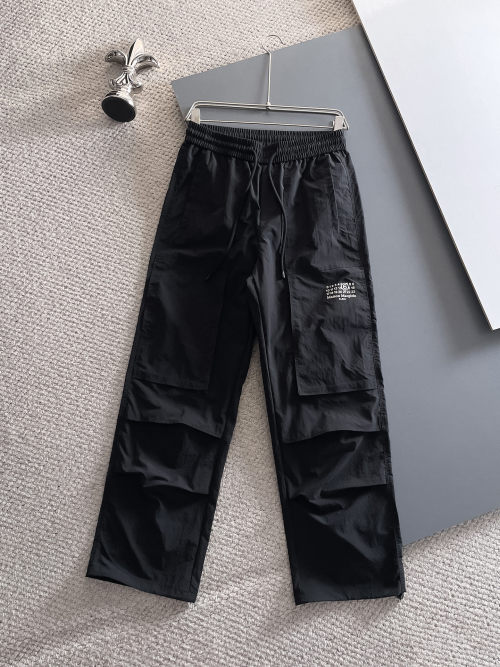 Maison Margiela Men's Black Logo Print Relaxed-Fit Cargo Pants 1 Maison Margiela Men's Black Logo Print Relaxed-Fit Cargo Pants
