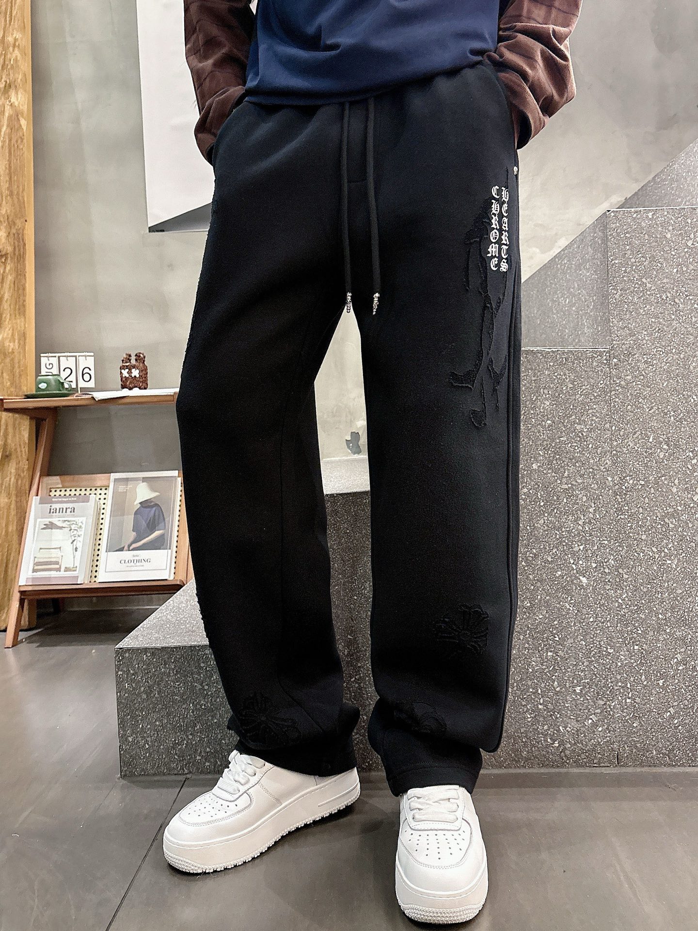 NO:527716,Croxin Top-notch products New autumn and winter casual pants!  The official website is released simultaneously. The brand's classic LOGO casual pants, customized fabric, excellent comfort, strong hand touch. Very high recognition, perfect quality craftsmanship. Size M-3XL, chrome hearts, alexander wang19860909克罗心 顶级货品 秋冬新款休闲裤！官网同步发售.品牌经典LOGO休闲裤 ,定制面料,舒适度极好,手触感强烈.辨识度极高,完美品相工艺. 尺码M-3XL,,chrome hearts,alexander wang,Men's clothing