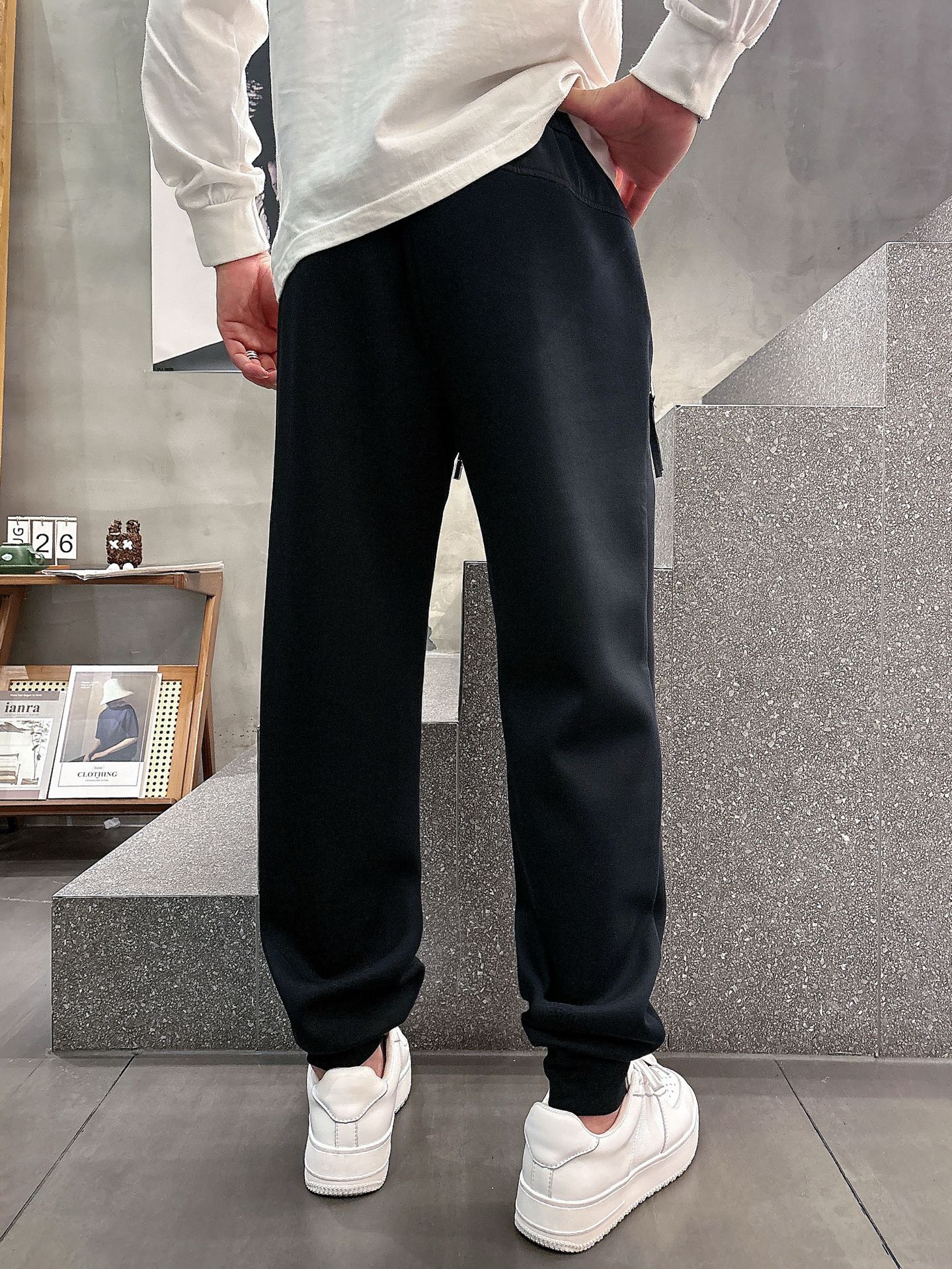 Moncler Classic Logo Track Pants: Comfort & Style for Autumn/Winter 11 i1756799372958 8830 0 0