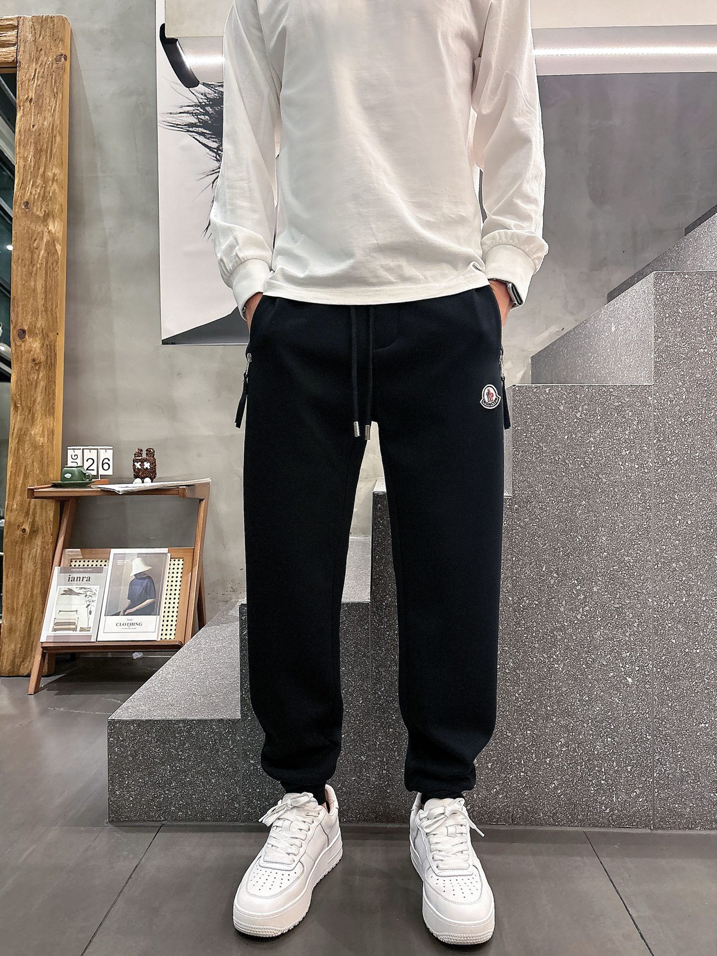 Moncler Classic Logo Track Pants: Comfort & Style for Autumn/Winter 6 i1756799373027 7513 0 11