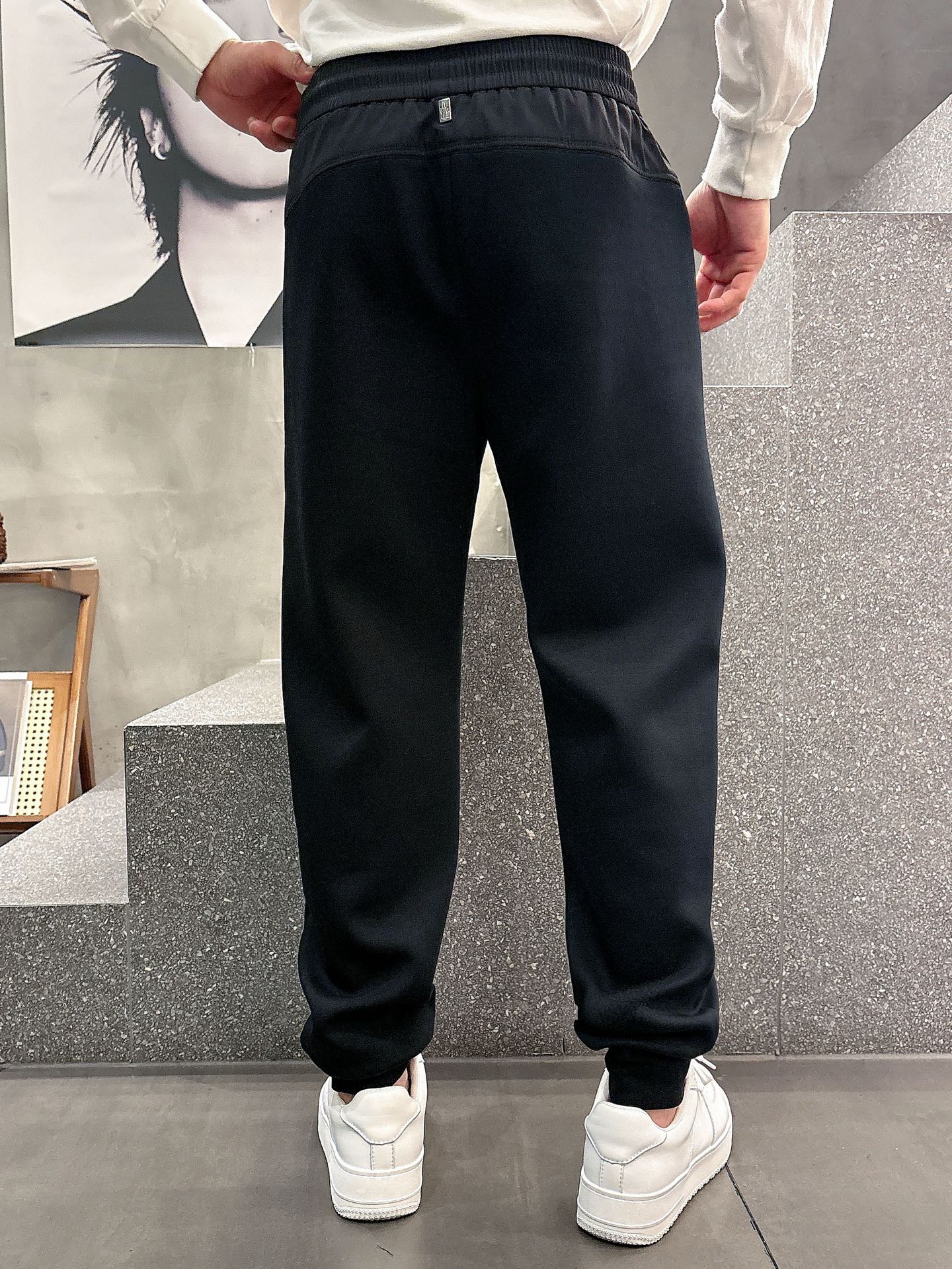 Moncler Classic Logo Track Pants: Comfort & Style for Autumn/Winter 5 i1756799378948 4036 0 4