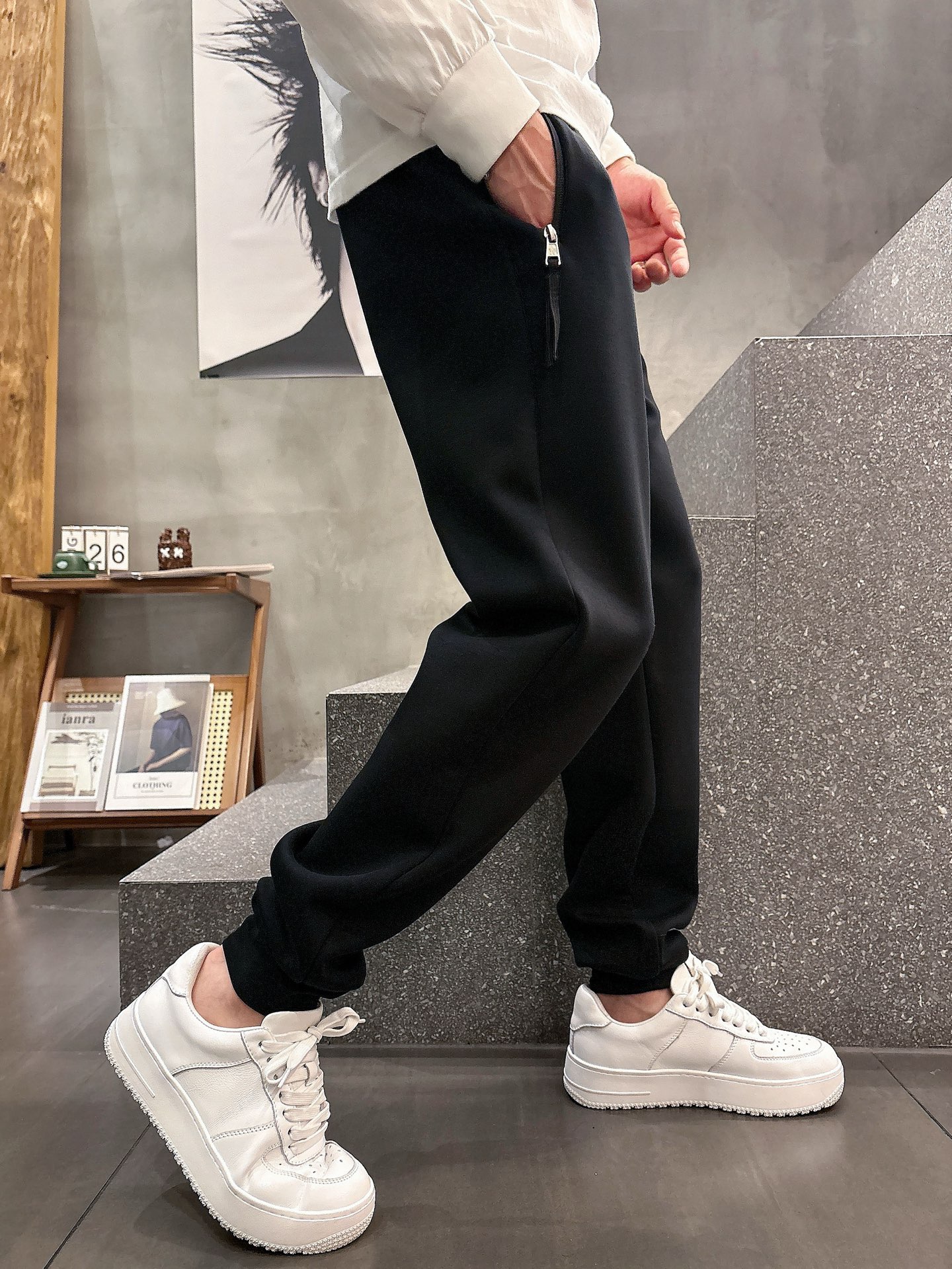 Moncler Classic Logo Track Pants: Comfort & Style for Autumn/Winter 9 i1756799378987 5295 0 9