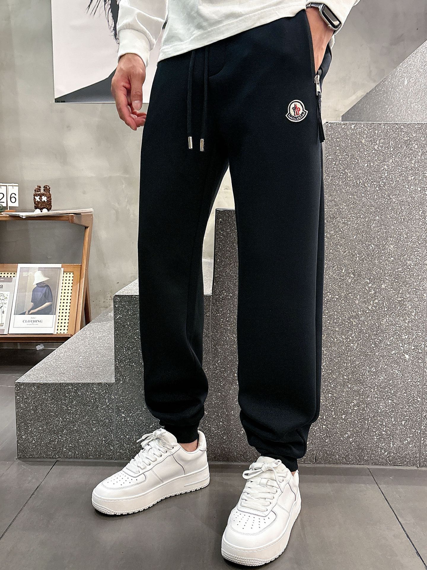 Moncler Classic Logo Track Pants: Comfort & Style for Autumn/Winter 2 i1756799384543 4153 0 7