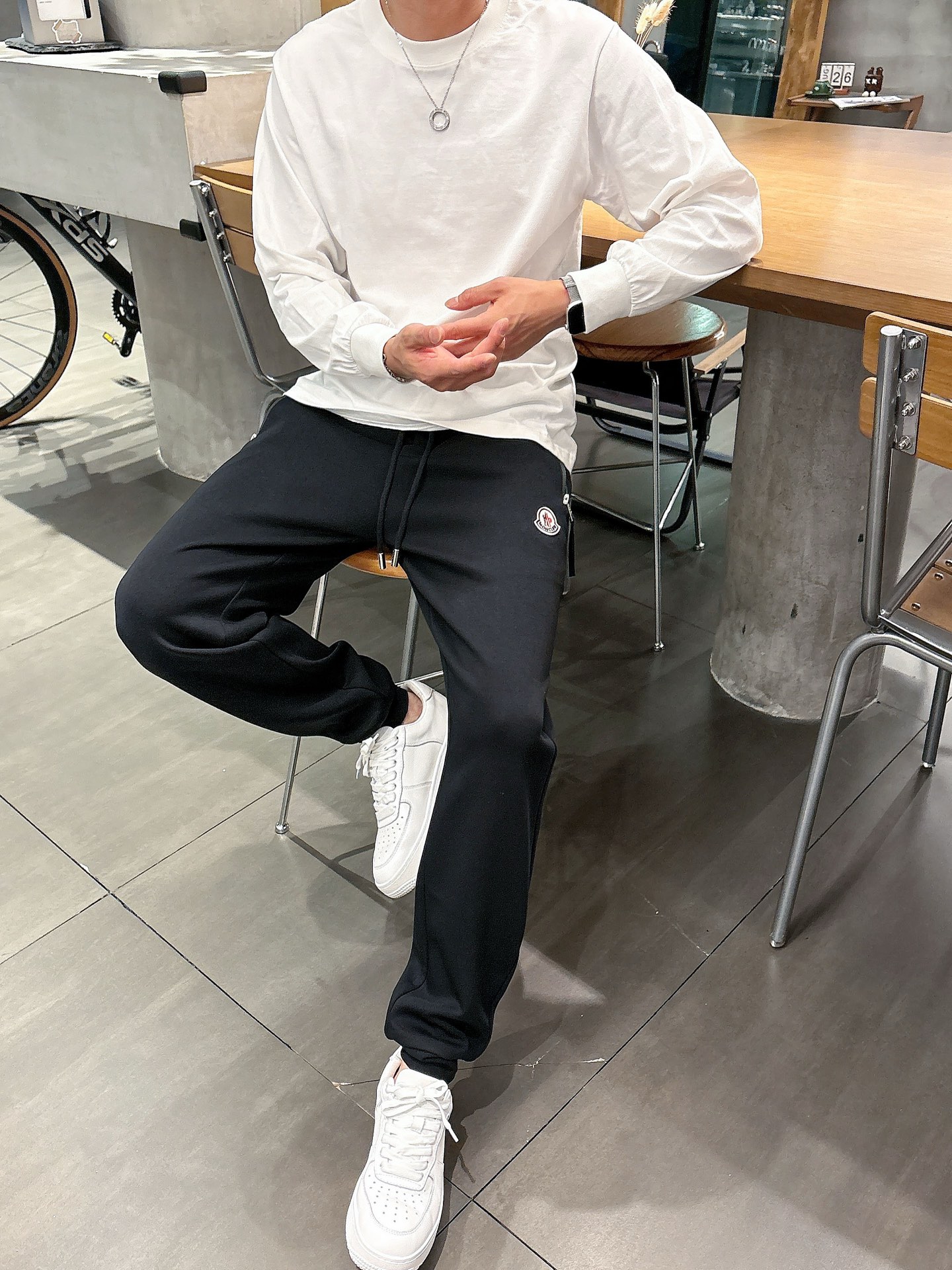 Moncler Classic Logo Track Pants: Comfort & Style for Autumn/Winter 13 i1756799384563 4377 0 10