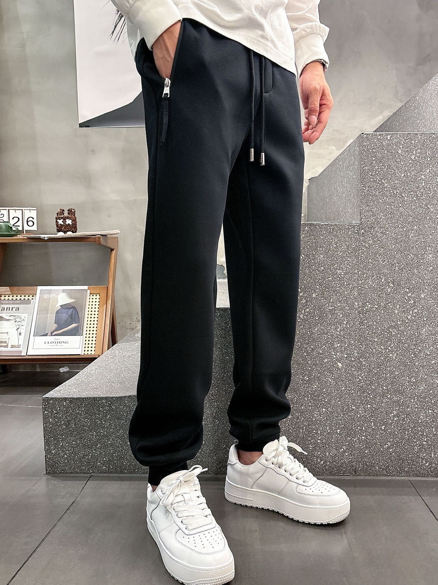 Moncler Classic Logo Track Pants: Comfort & Style for Autumn/Winter 4 i1756799384564 6251 0 2