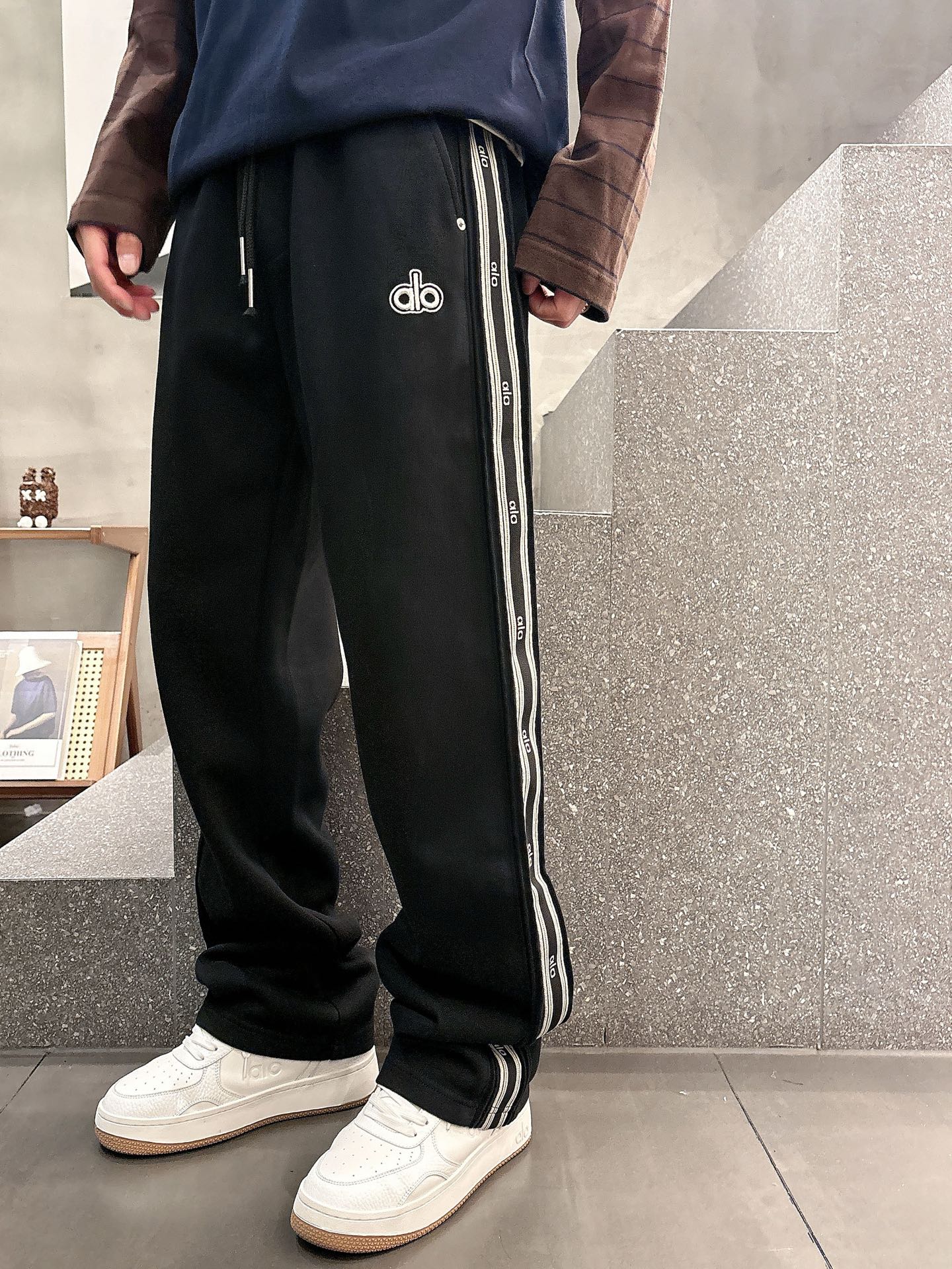 Alo Men's Classic Logo Lounge Pants - Ultimate Comfort & Style 7 i1756799957106 1768 0 2