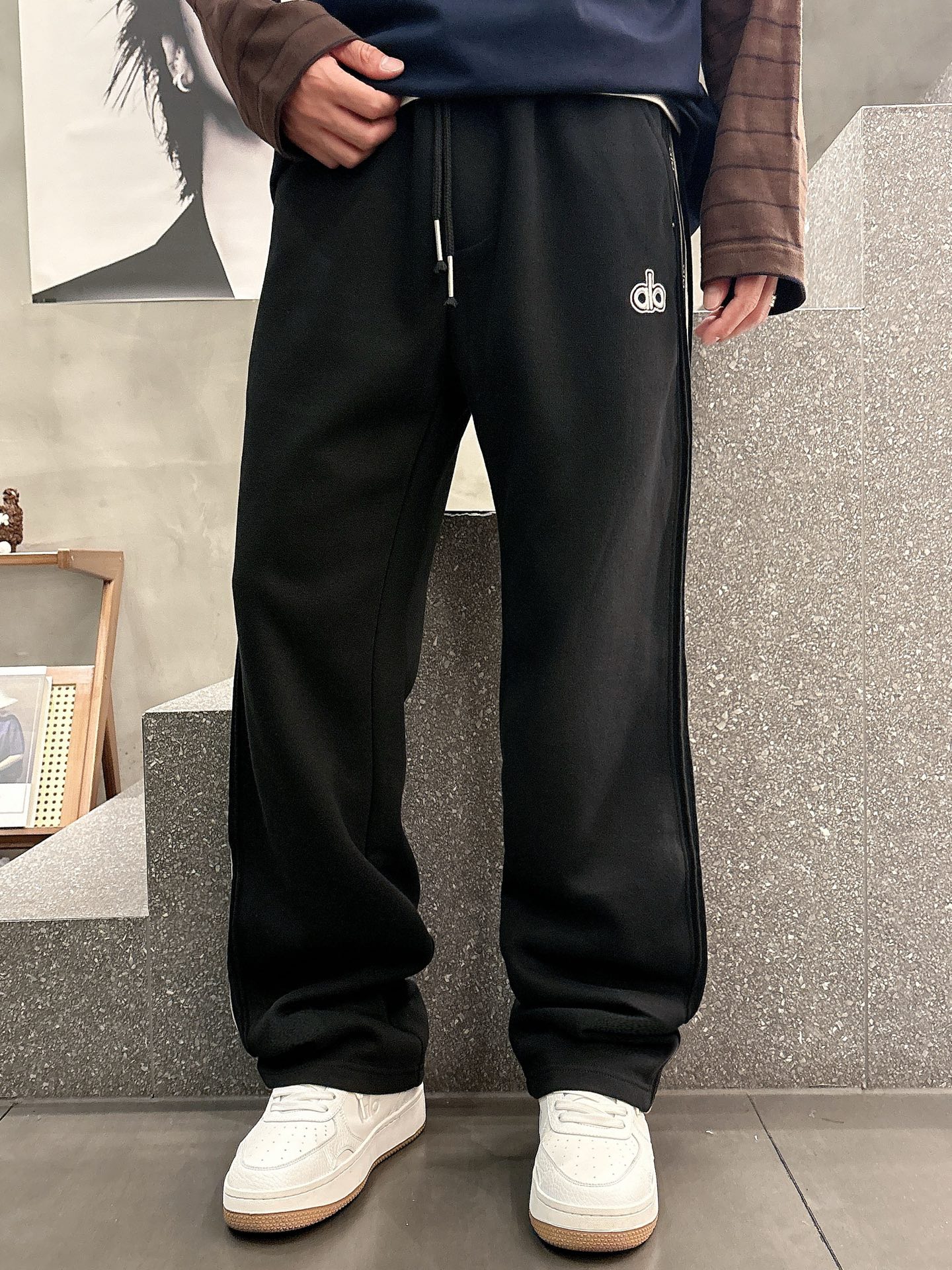 Alo Men's Classic Logo Lounge Pants - Ultimate Comfort & Style 6 i1756799963117 5757 0 0