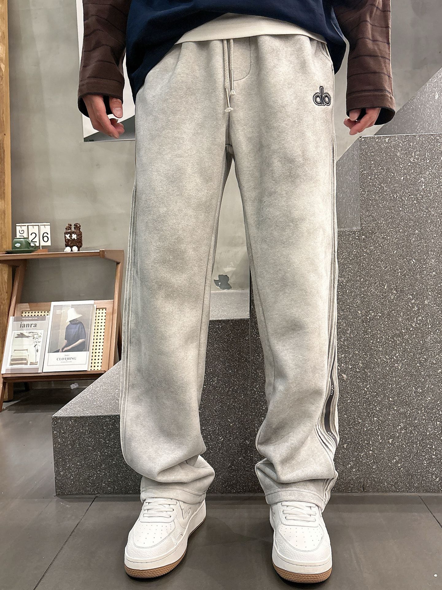 Alo Men's Classic Logo Lounge Pants - Ultimate Comfort & Style 6 i1756800005832 3474 0 3