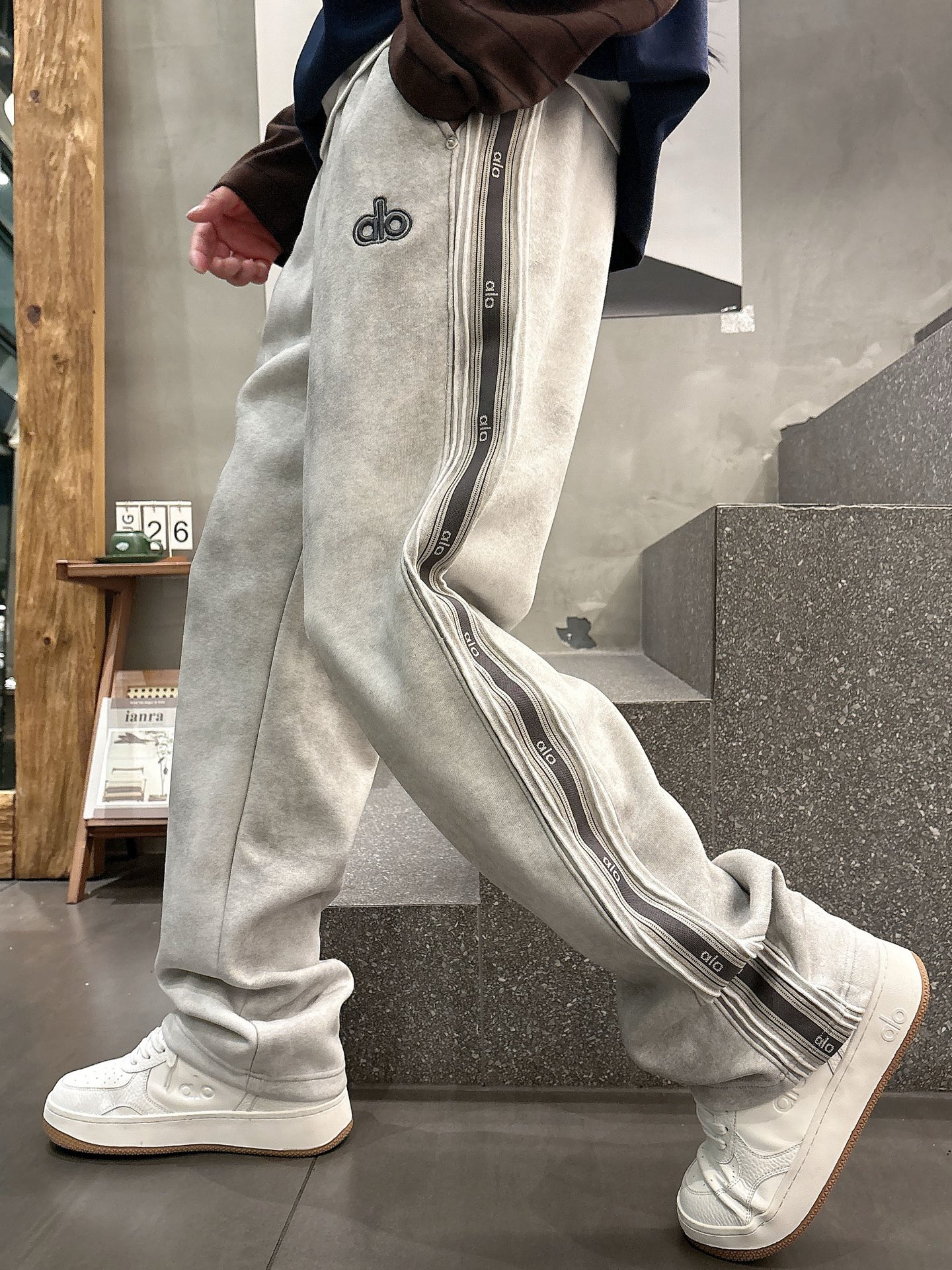 Alo Men's Classic Logo Lounge Pants - Ultimate Comfort & Style 7 i1756800005871 4168 0 2