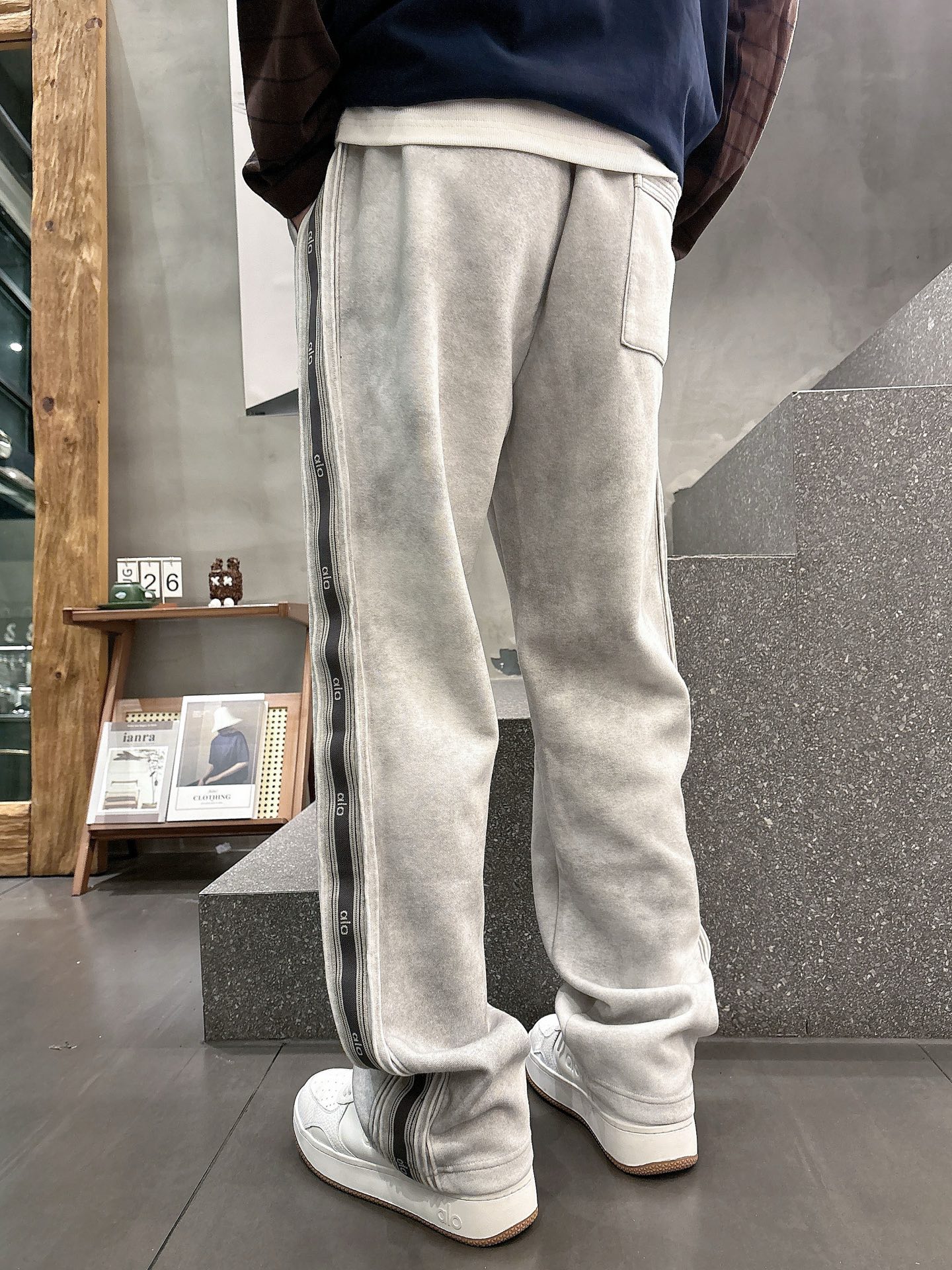 Alo Men's Classic Logo Lounge Pants - Ultimate Comfort & Style 12 i1756800017815 169 0 13