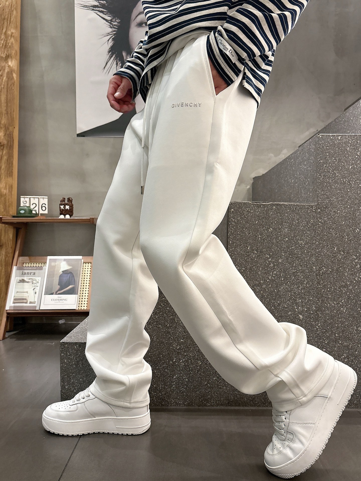 Givenchy Logo Print Casual Pants - Modern Comfort & Style 3 i1756800369201 1532 0 8
