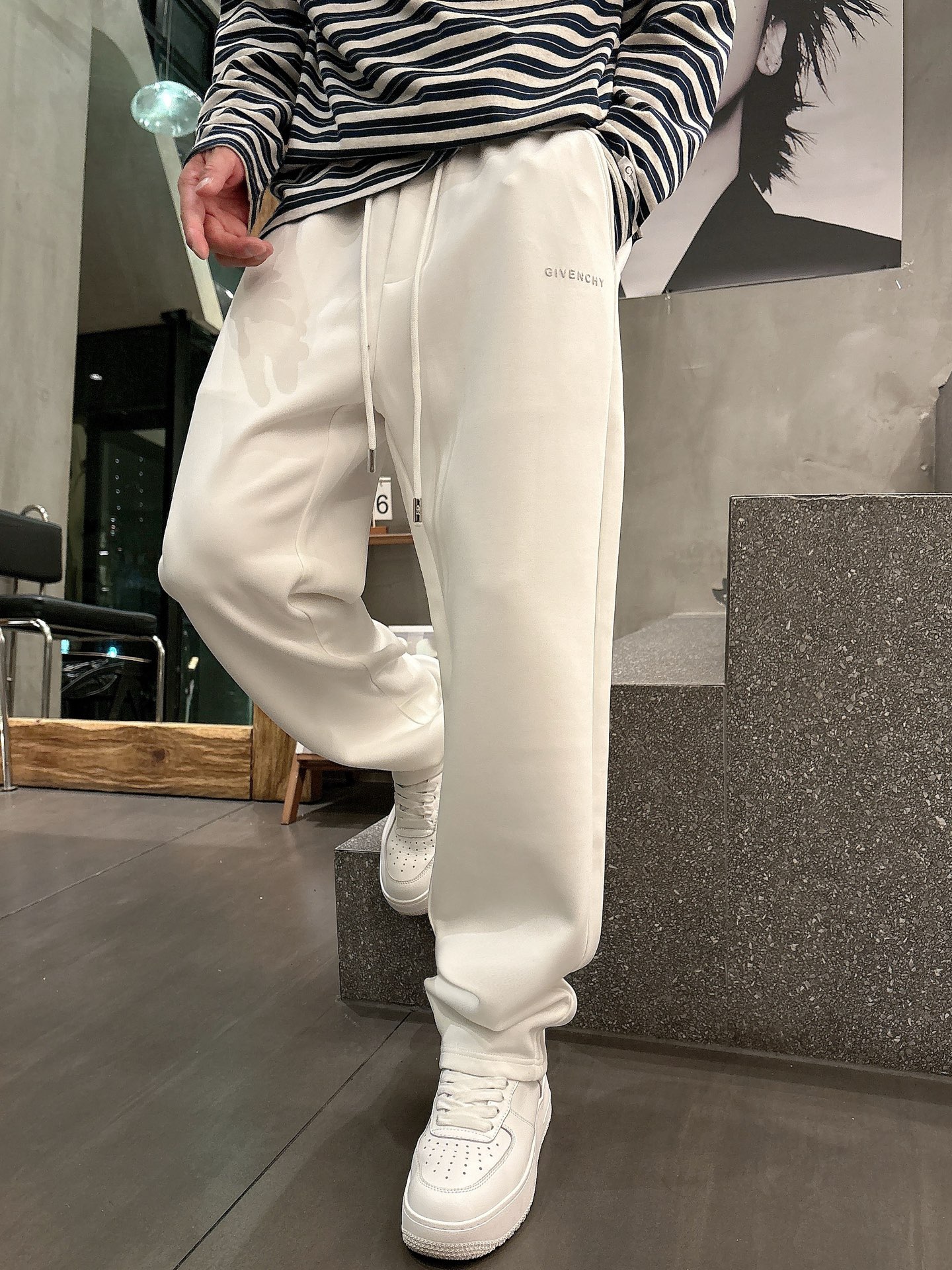 Givenchy Logo Print Casual Pants - Modern Comfort & Style 6 i1756800369253 1893 0 13