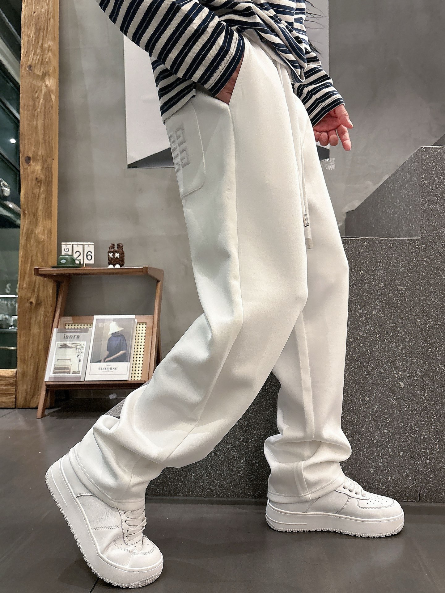 Givenchy Logo Print Casual Pants - Modern Comfort & Style 4 i1756800375309 6285 0 7