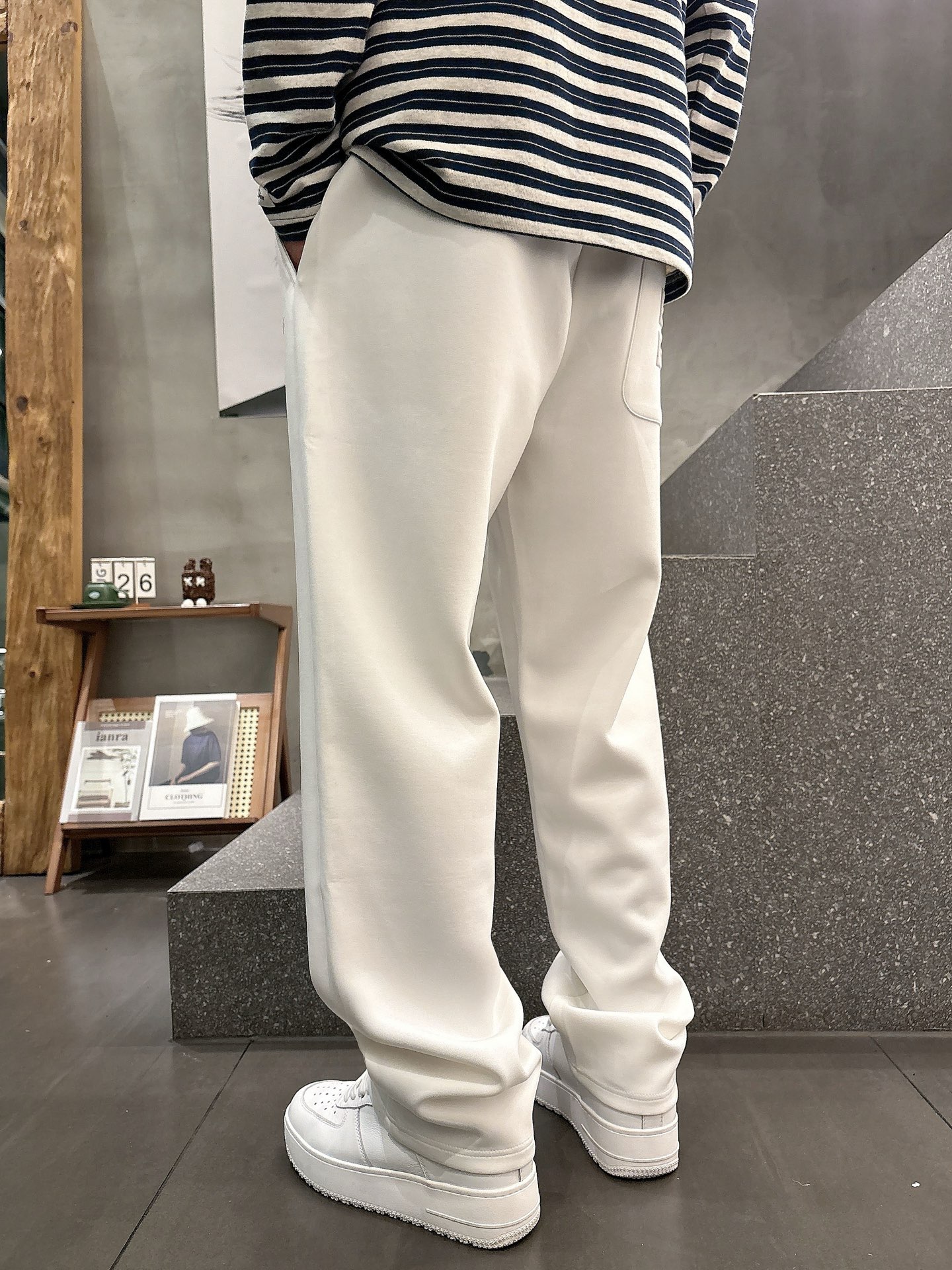 Givenchy Logo Print Casual Pants - Modern Comfort & Style 12 i1756800375327 3889 0 5