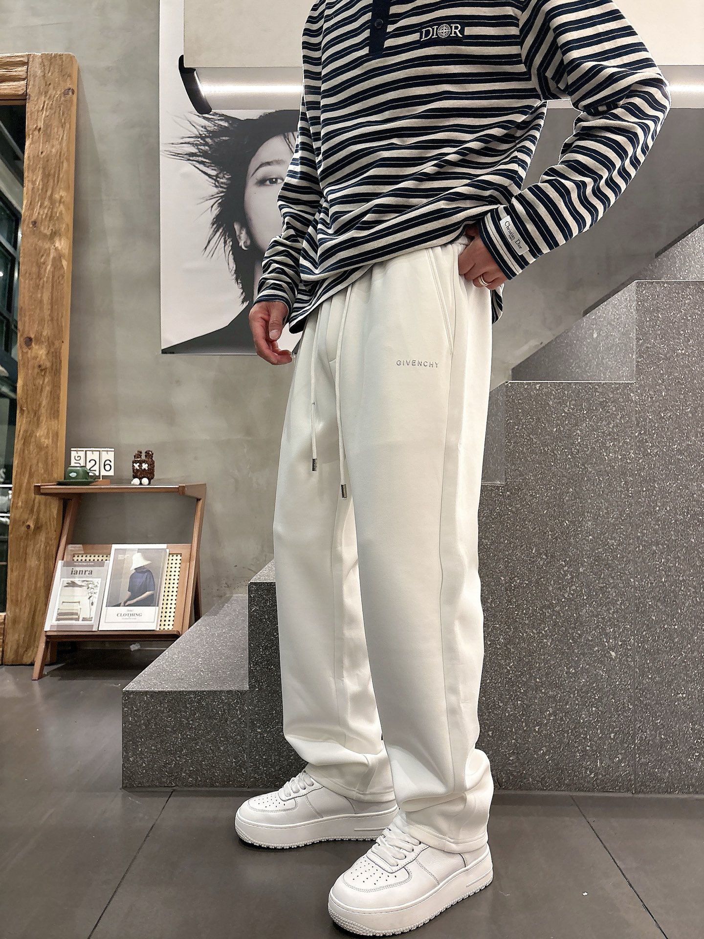 Givenchy Logo Print Casual Pants - Modern Comfort & Style 7 i1756800375330 7019 0 4