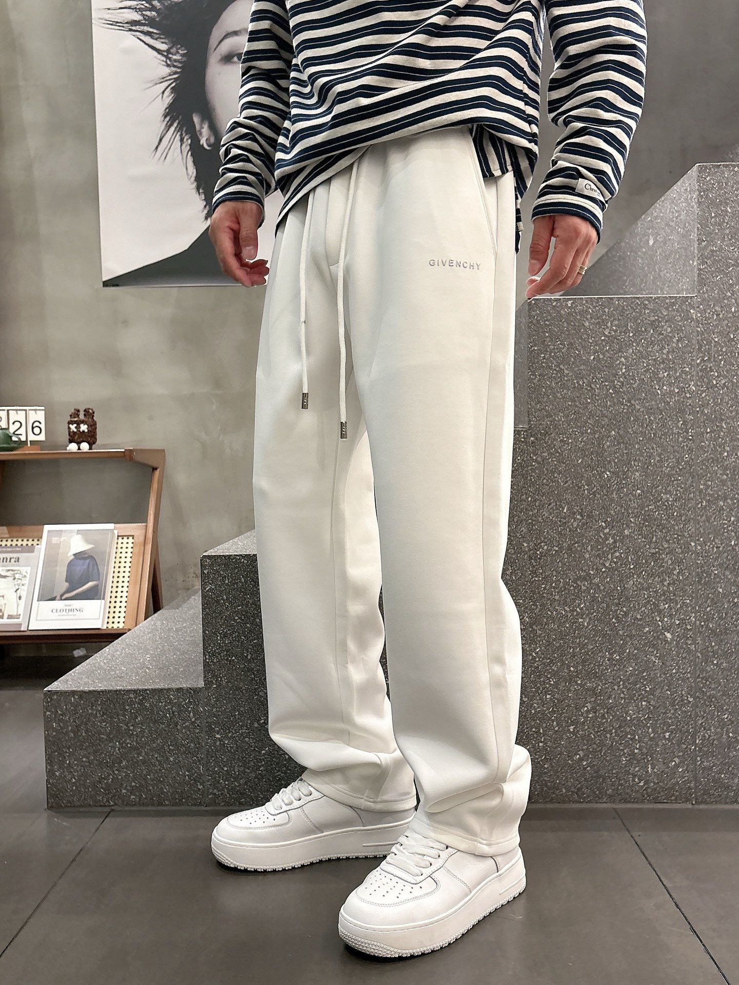 Givenchy Logo Print Casual Pants - Modern Comfort & Style 10 i1756800375339 6374 0 11