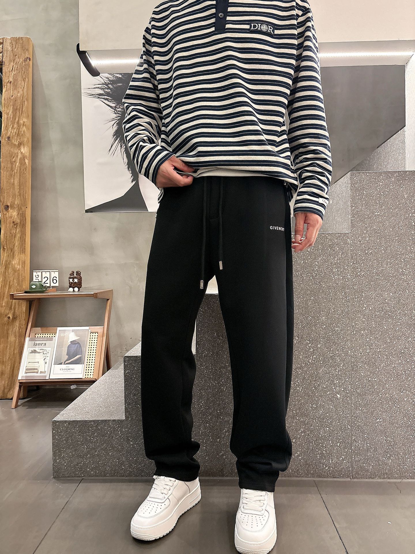 Givenchy Logo Print Casual Pants - Modern Comfort & Style 7 i1756800425394 1386 0 3