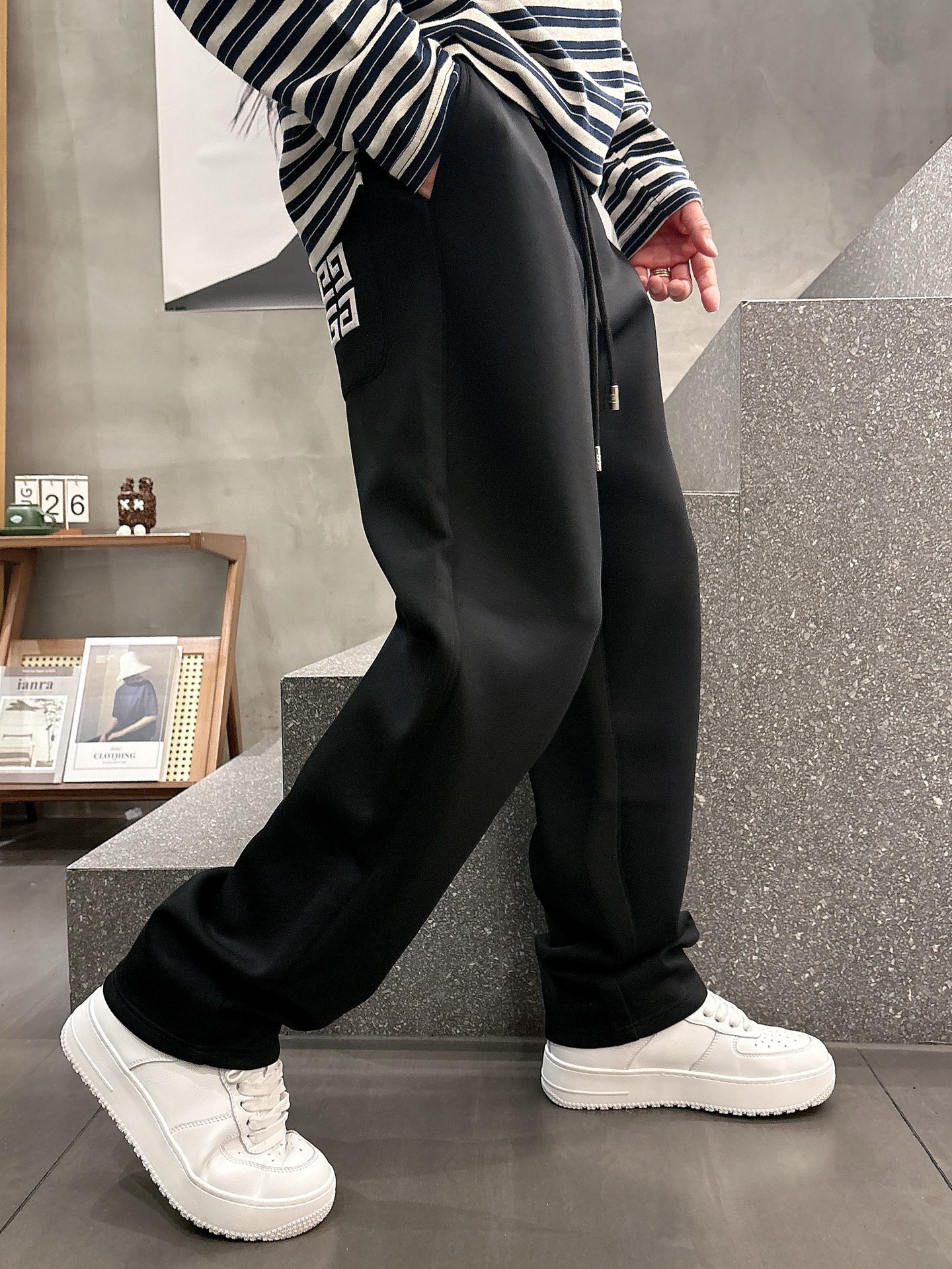 Givenchy Logo Print Casual Pants - Modern Comfort & Style 5 i1756800425471 496 0 12