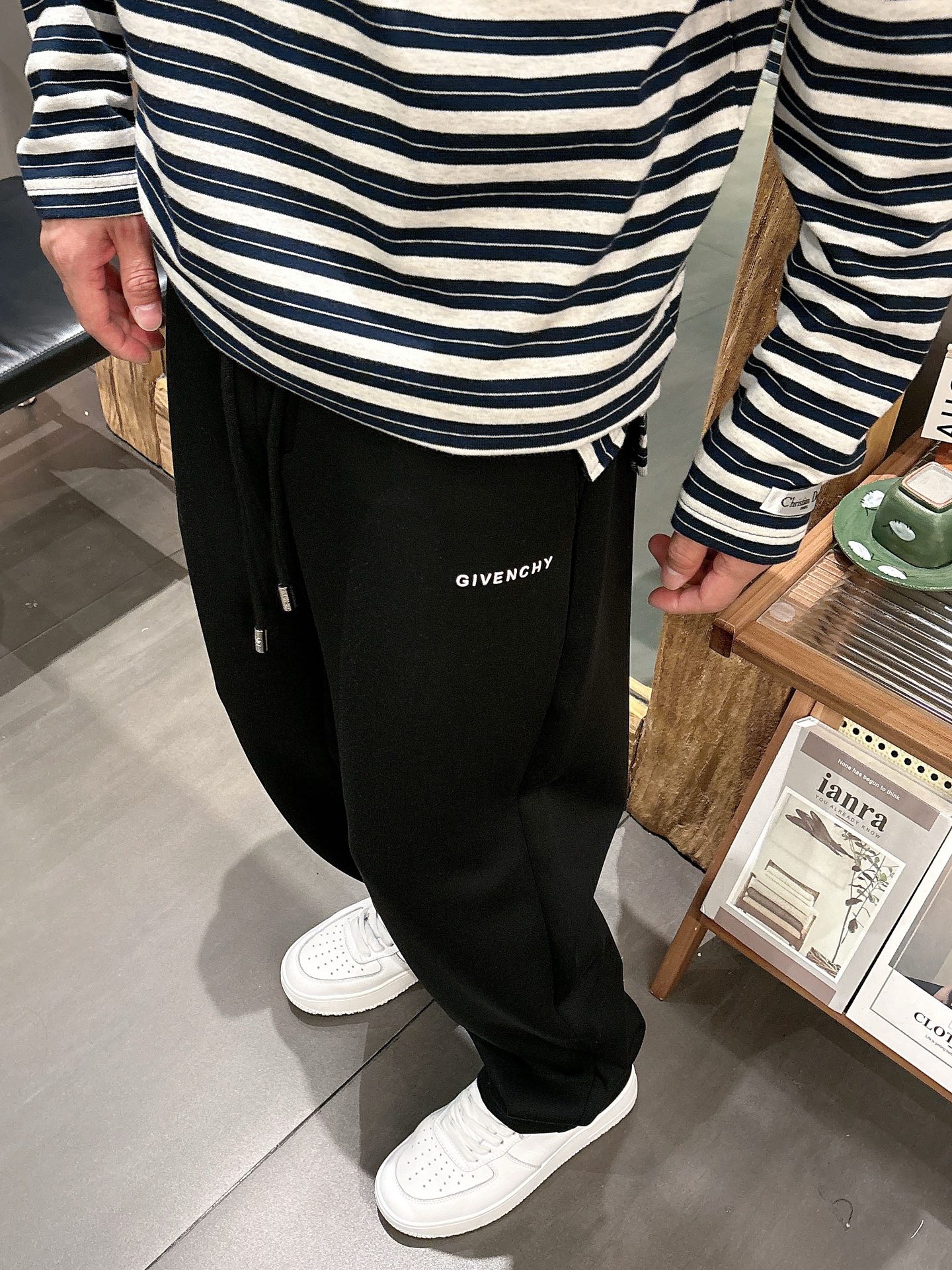 Givenchy Logo Print Casual Pants - Modern Comfort & Style 8 i1756800432120 3464 0 10