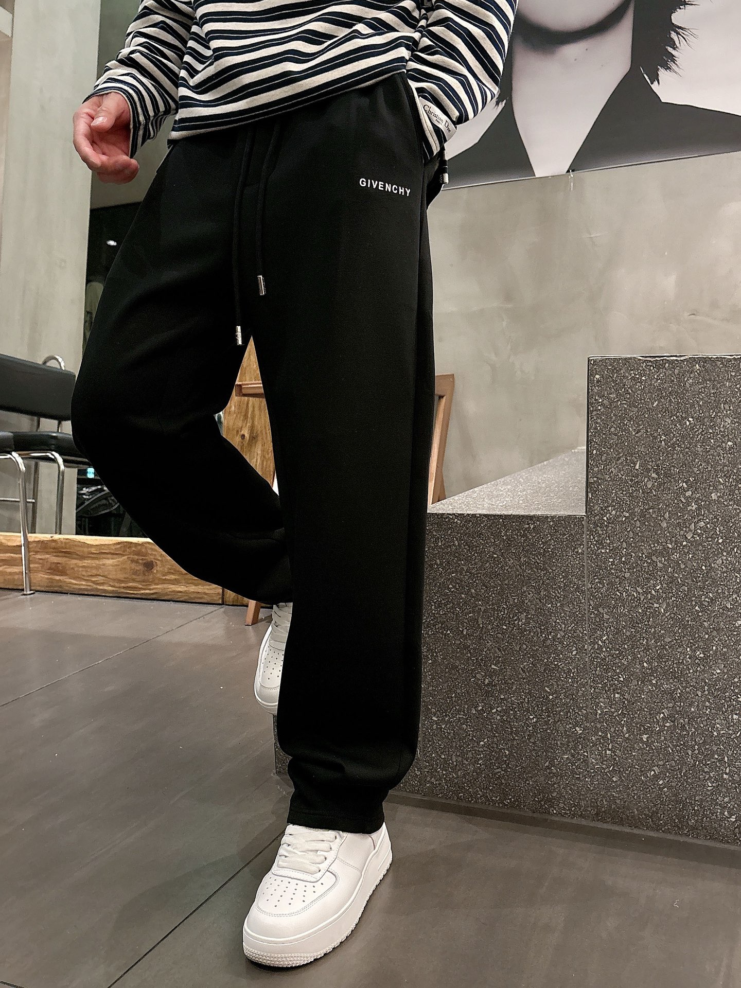 Givenchy Logo Print Casual Pants - Modern Comfort & Style 10 i1756800432129 3775 0 5