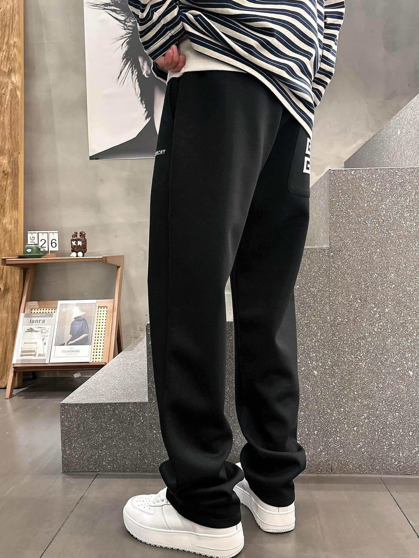 Givenchy Logo Print Casual Pants - Modern Comfort & Style 13 i1756800438295 5789 0 8