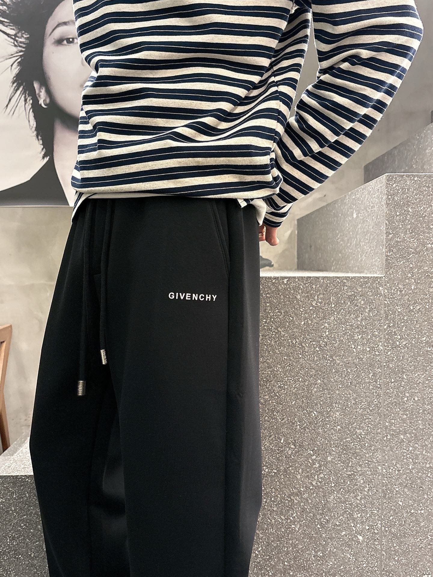 Givenchy Logo Print Casual Pants - Modern Comfort & Style 12 i1756800438312 7521 0 1