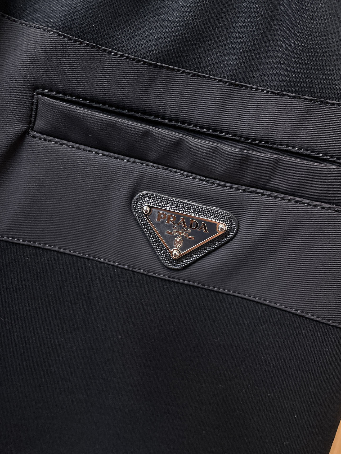 普拉达 顶级货品🐮 🆕2025秋冬新款休闲裤！官网同步发售。品牌经典LOGO休闲裤 ，定制面料，舒适度极