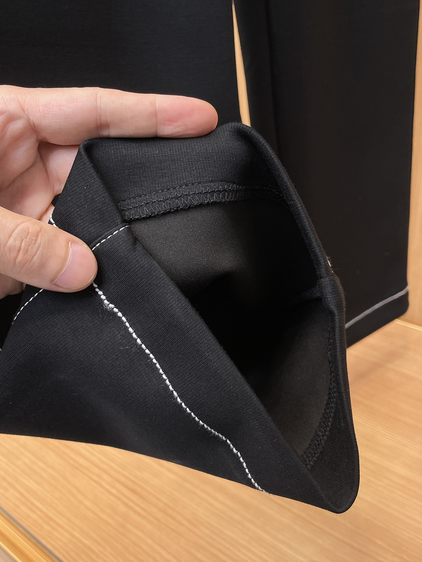 普拉达 顶级货品🐮 🆕2025秋冬新款休闲裤！官网同步发售。品牌经典LOGO休闲裤 ，定制面料，舒适度极