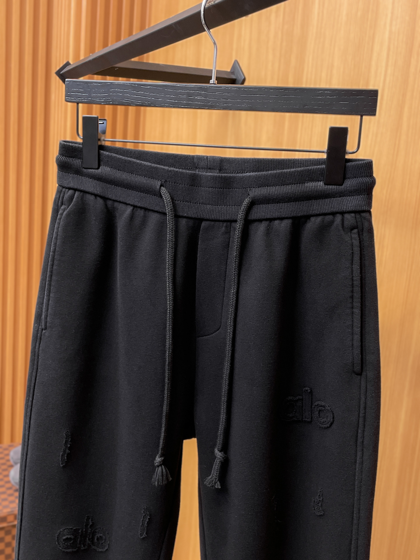 alo 顶级货品🐮 🆕2025秋冬新款休闲裤！官网同步发售。品牌经典LOGO休闲裤 ，定制面料，舒适度极