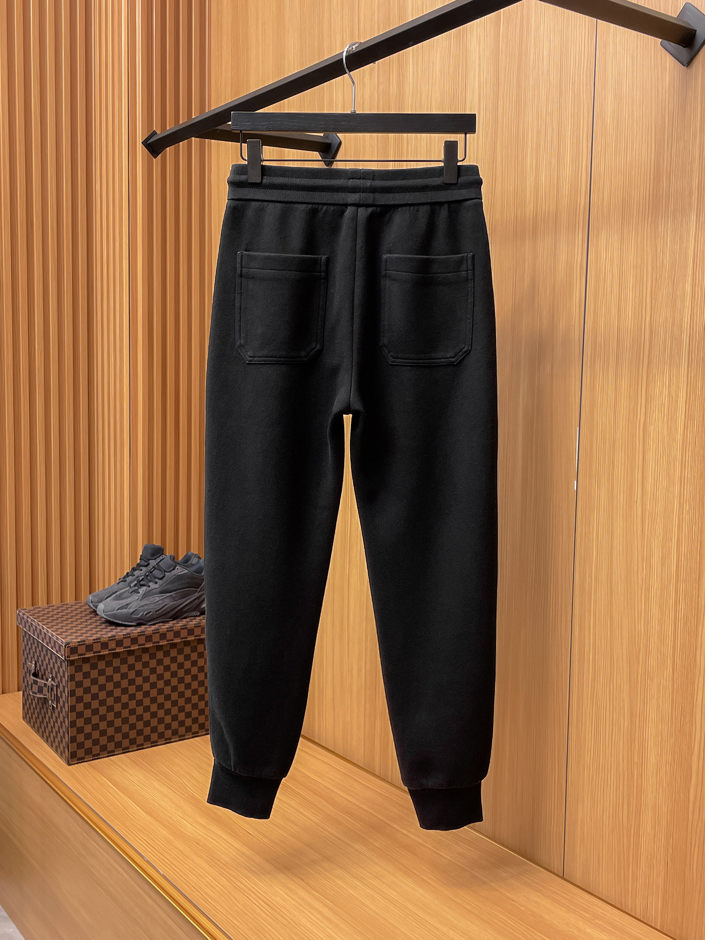 alo 顶级货品🐮 🆕2025秋冬新款休闲裤！官网同步发售。品牌经典LOGO休闲裤 ，定制面料，舒适度极