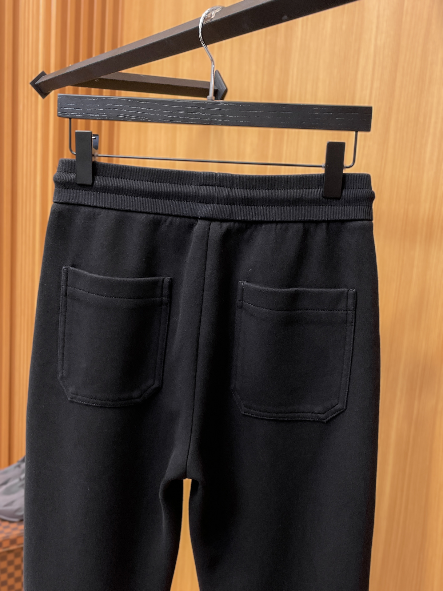 alo 顶级货品🐮 🆕2025秋冬新款休闲裤！官网同步发售。品牌经典LOGO休闲裤 ，定制面料，舒适度极