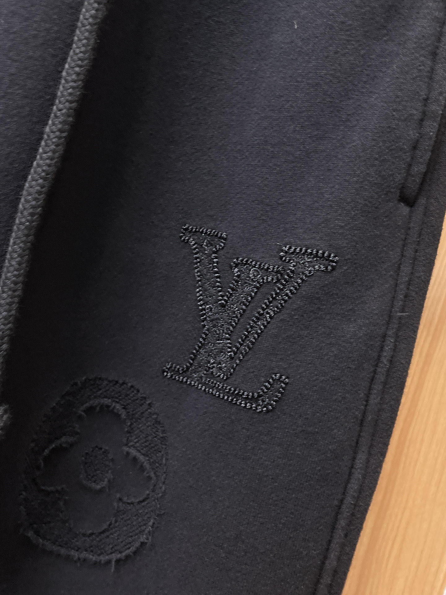 LV 顶级货品🐮 🆕2025秋冬新款休闲裤！官网同步发售。品牌经典LOGO休闲裤 ，定制面料，舒适度极好