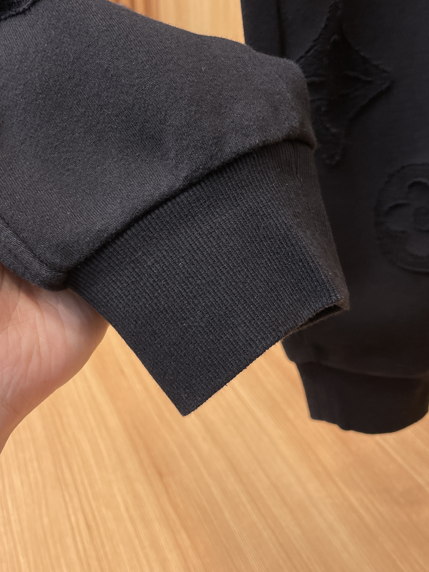 LV 顶级货品🐮 🆕2025秋冬新款休闲裤！官网同步发售。品牌经典LOGO休闲裤 ，定制面料，舒适度极好