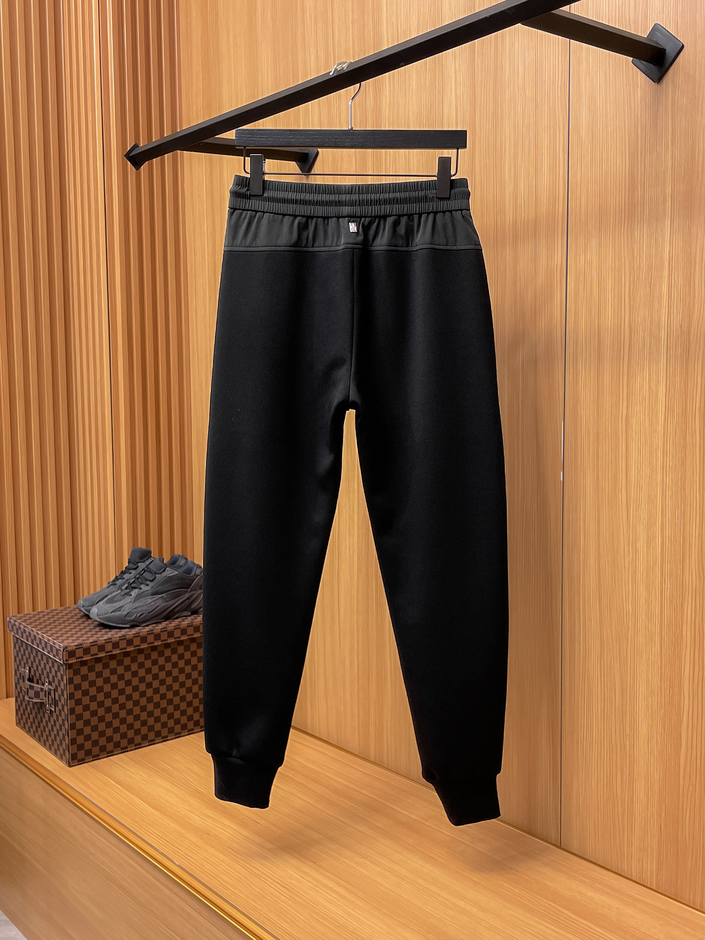 蒙口 顶级货品🐮 🆕2025秋冬新款休闲裤！官网同步发售。品牌经典LOGO休闲裤 ，定制面料，舒适度极好