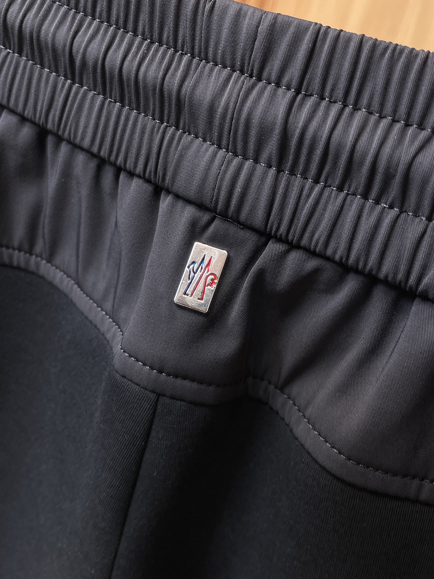 蒙口 顶级货品🐮 🆕2025秋冬新款休闲裤！官网同步发售。品牌经典LOGO休闲裤 ，定制面料，舒适度极好