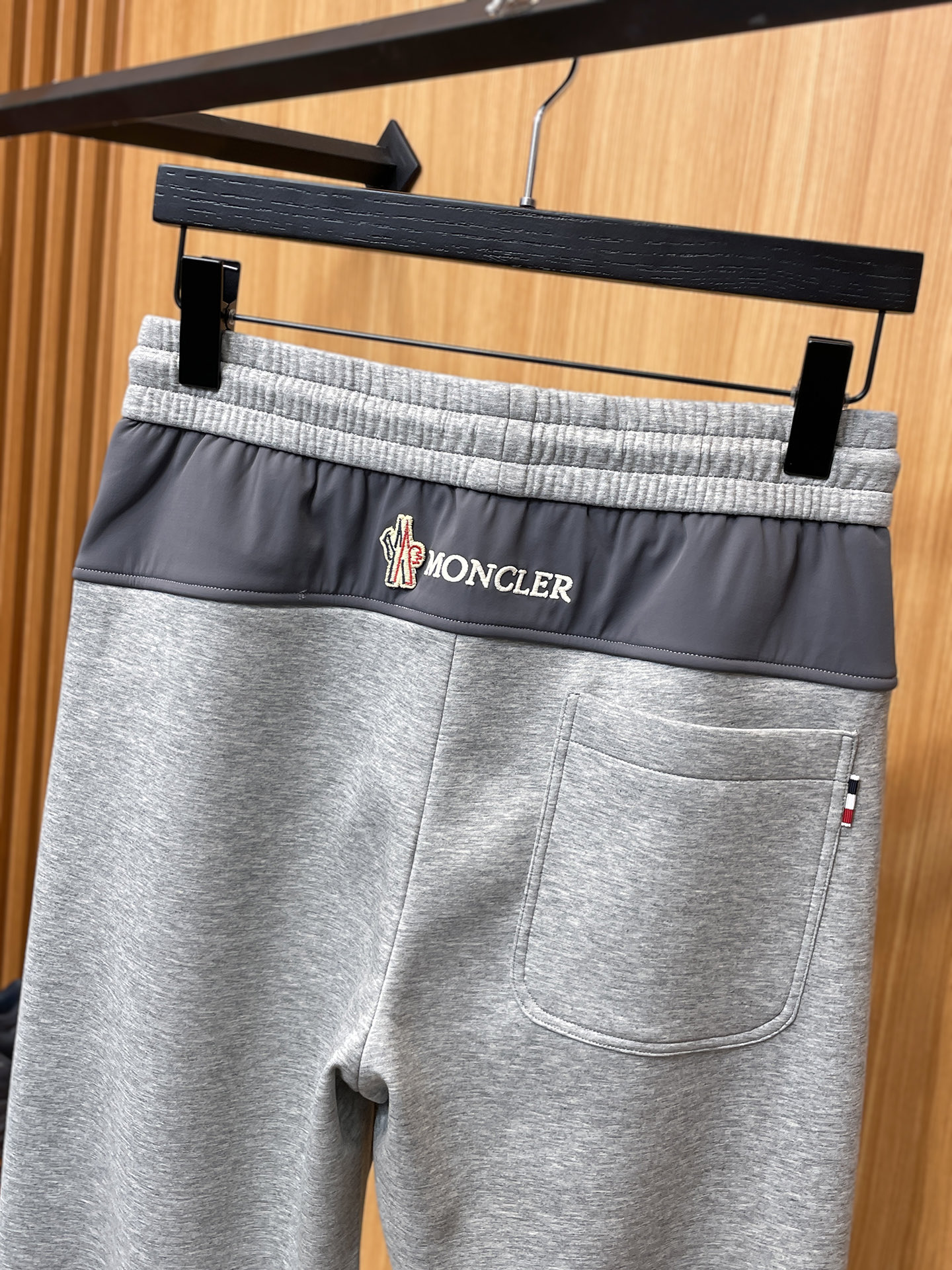 蒙口 顶级货品🐮 🆕2025秋冬新款休闲裤！官网同步发售。品牌经典LOGO休闲裤 ，定制面料，舒适度极好